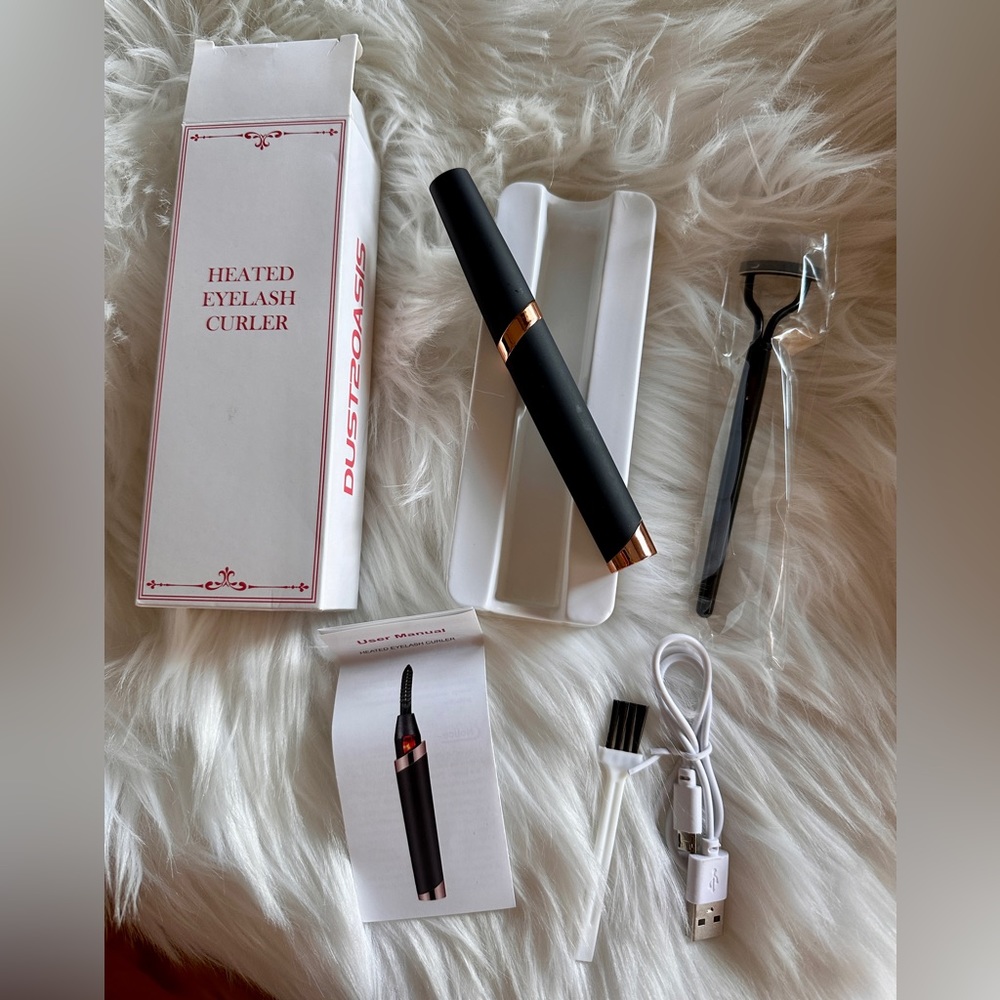 Heated eyelash curler, New!!  Complete set! Cordless!!